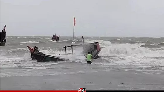 হাতিয়ায় ২১ ট্রলার ডুবি, এখনো নিখোঁজ অনেক জেলে 