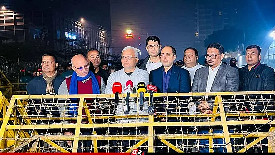 অত্যন্ত সংকটময় সময় পার করছেন খালেদা জিয়া: ডা. জাহিদ   