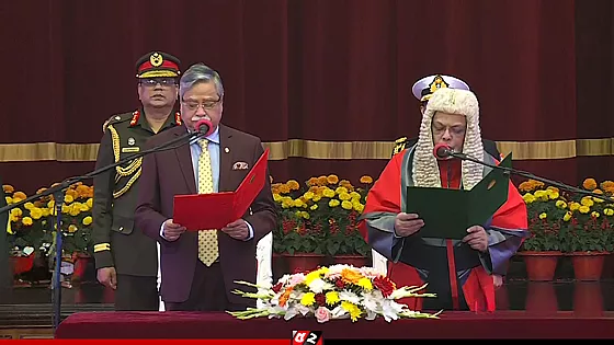 শপথ নিলেন নতুন প্রধান বিচারপতি