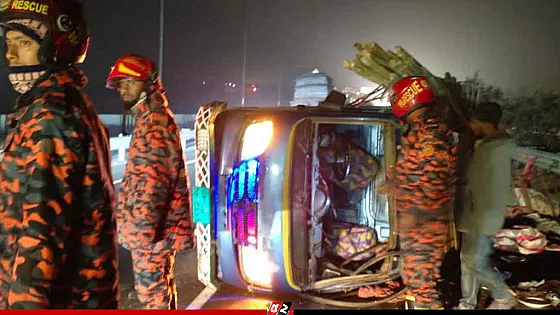 ঢাকা-মাওয়া এক্সপ্রেসওয়েতে মালবাহী ট্রাক দুর্ঘটনায় আহত ৯