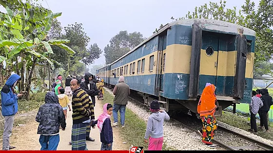 ময়মনসিংহে রেললাইন খুলে ফেলায় ট্রেন লাইনচ্যুত, ঢাকা-ময়মনসিংহ রুটে যোগাযোগ বন্ধ