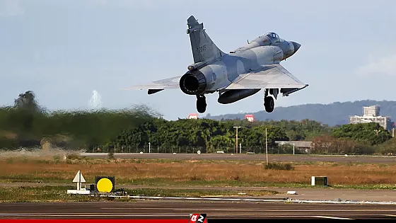 তাইওয়ান ঘিরে সামরিক মহড়া চালালো চীন