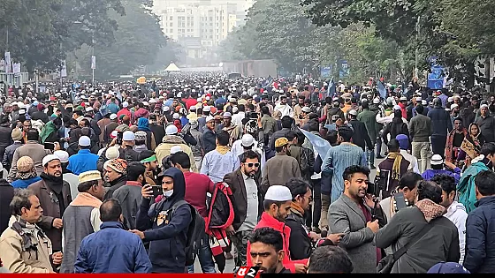 খালেদা জিয়ার জানাজা: আগারগাঁও পর্যন্ত মানুষের ঢল