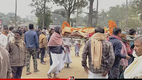 শ্মশানে সৎকারে বাধা, মরদেহ নিয়ে উপজেলা চত্বরে বিক্ষোভ