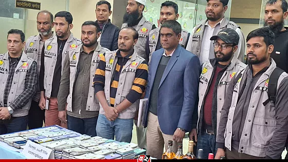 ঢাকায় নকল আইফোন কারখানার সন্ধান পেলো পুলিশ