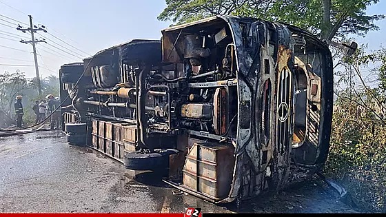 ঝগড়ার পর বেপরোয়া গতিতে বাস চালাচ্ছিলেন চালক