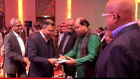 সাংবাদিকদের সঙ্গে শুভেচ্ছা বিনিময় করলেন তারেক রহমান