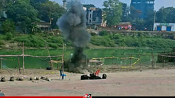 স্কুল ব্যাগে মিললো শক্তিশালী বোমা, বিস্ফোরণ ঘটালো পুলিশ