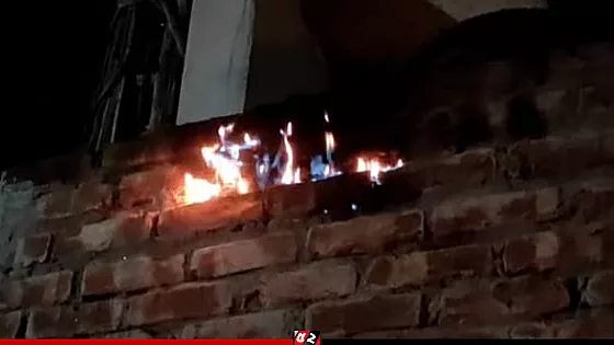 সাংবাদিকের বাড়িতে পেট্রোল বোমা নিক্ষেপ   