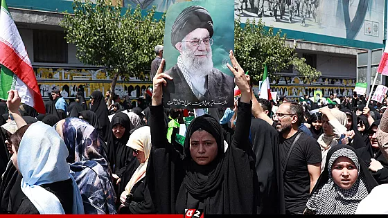 খামেনির সমর্থনে ইরানজুড়ে পাল্টা বিক্ষোভ