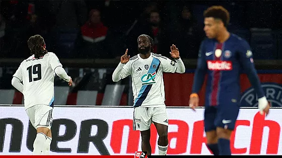 প্যারিসের কাছে হেরে বিদায় নিল পিএসজি