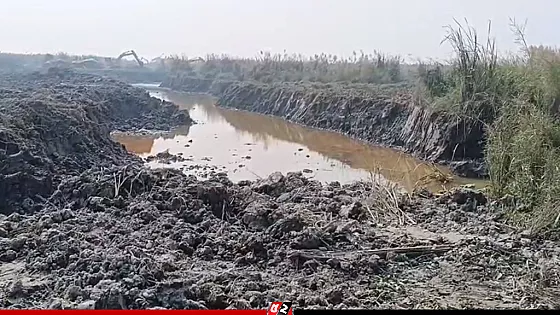 চরাঞ্চলে ঝিলের নামে ফসলি জমি কাটার মহোৎসব