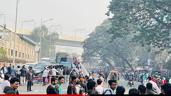 ফার্মগেটে তেজগাঁও কলেজের শিক্ষার্থীদের ফের সড়ক অবরোধ