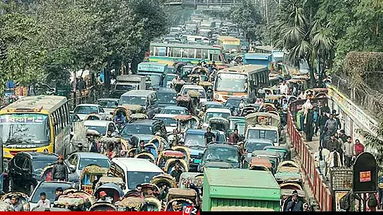 মোড়ে মোড়ে শিক্ষার্থীদের বিক্ষোভ-অবরোধে অচল ঢাকা