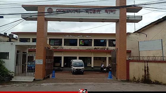 হাতকড়াসহ আসামি ছিনিয়ে নিল এলাকাবাসী, আটক আসামির মা