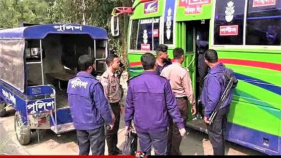 চলন্ত বাসে কলেজছাত্রীকে রাতভর সংঘবদ্ধ ধর্ষণ, গ্রেপ্তার ৩