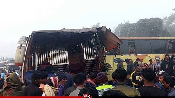 তিন বাসের মুখোমুখি সংঘর্ষে নিহত ২, আহত ১০