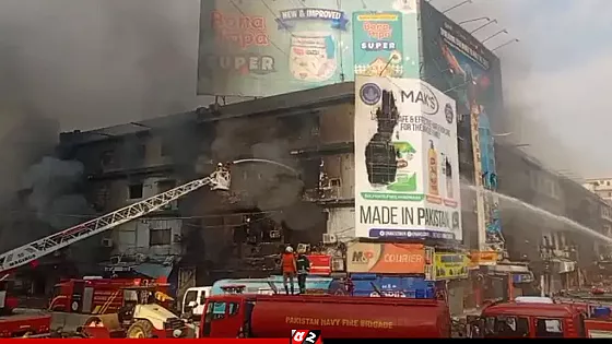 করাচির শপিং মলে ভয়াবহ আগুন, নিহত ৬