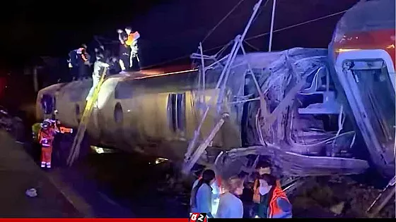 দ্রুতগতির দুই ট্রেনের ভয়াবহ সংঘর্ষে নিহত ২১ 