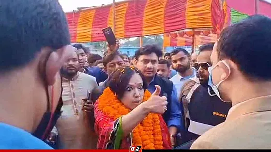  ‘বুড়ো আঙুল’ দেখিয়ে ম্যাজিস্ট্রেটকে হুমকি, রুমিন ফারহানাকে তলব