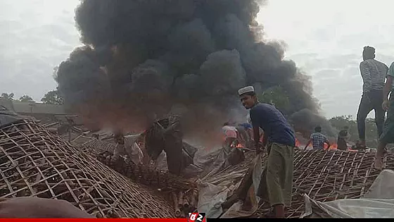 মধ্যরাতে রোহিঙ্গা ক্যাম্পে ভয়াবহ আগুন, পুড়ল ৫০০ বসতি   
