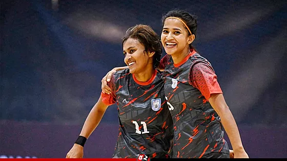 পাকিস্তানকে গোলবন্যায় ভাসিয়ে চ্যাম্পিয়নের পথে বাংলাদেশ