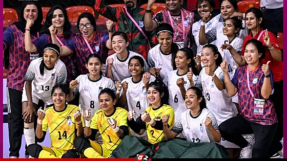 সাফ জয়ী নারী ফুটসাল দলকে প্রধান উপদেষ্টার অভিনন্দন 