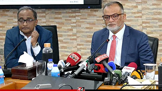 আওয়ামী লীগ সরকারের অযাচিত প্রকল্পের জন্য টাকার অবমূল্যায়ন হয়েছে : বাণিজ্য উপদেষ্টা