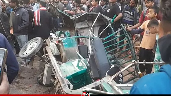 বাস চাপায় বিশ্ববিদ্যালয় ছাত্রসহ নিহত ৩