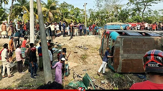 বাস-অটোরিকশা মুখোমুখি সংঘর্ষ, নিহত ৩