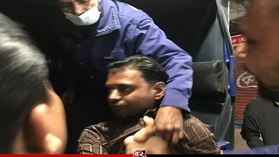 সন্ত্রাসীদের হামলায় ক্র্যাবের ১০ সাংবাদিক আহত