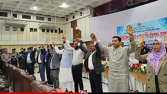 এক মঞ্চে ৯ প্রার্থীর নির্বাচনী ইশতেহার পাঠ