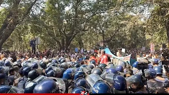 নবম পে স্কেল বাস্তবায়নের দাবিতে যমুনা ঘেরাও, কঠোর অবস্থানে পুলিশ