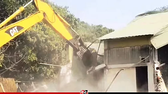 সরকারি জমিতে নির্মীত আওয়ামী লীগ কার্যালয় উচ্ছেদ