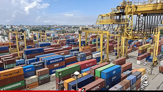 চার দাবিতে বন্ধ চট্টগ্রাম বন্দর