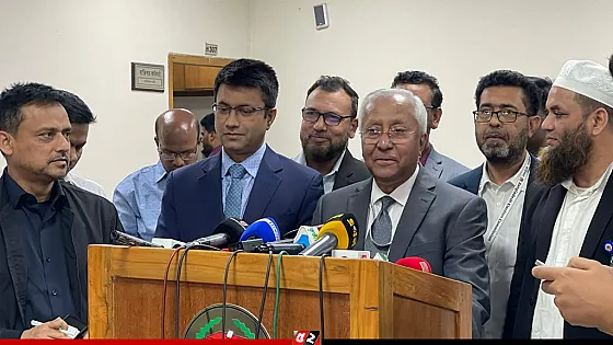 ভোটকেন্দ্রে মোবাইল ব্যবহার নিয়ে অবস্থান পরিষ্কার করলো ইসি