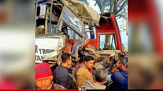 পাবনায় দুই বাসের মুখোমুখি সংঘর্ষে নিহত ২ জন    