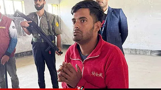 ব্যালট পেপারের বদলে সাদা কাগজ জমা দিয়ে শাস্তি পেলো যুবক