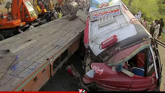 পাকিস্তানে ভয়াবহ সড়ক দুর্ঘটনা, নিহত ১১