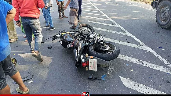 মোটরসাইকেলের ধাক্কায় পথচারীর মৃত্যু, আহত ১