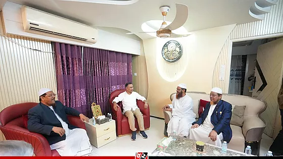 চরমোনাই পীরের বাসায় তারেক রহমান