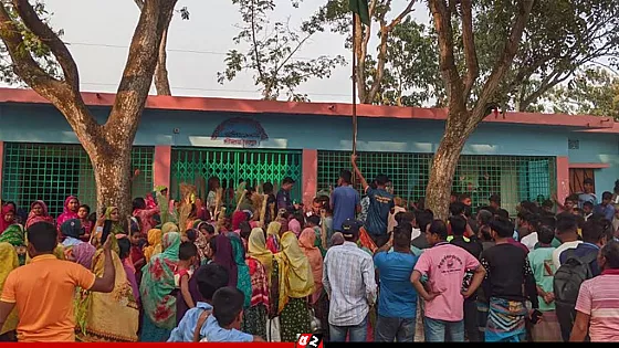 ভোটের ৪ দিন পর সিলমারা ব্যালট উদ্ধার, ইউএনওকে অবরুদ্ধ