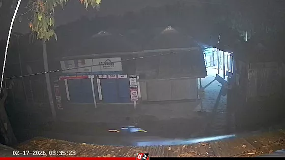 সীমান্ত এলাকার বাজারে সিসি ক্যামেরায় ধরা পরলো রোবট সদৃশ বস্তু