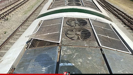 চলন্ত ট্রেনের এসি কোচের কনডেন্সার কয়েল চুরি