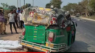 ট্রাক-সিএনজি সংঘর্ষে ৫ জনের মৃত্যু