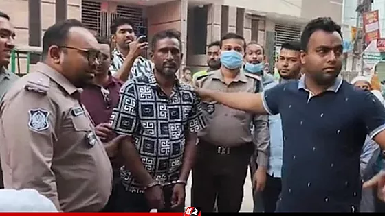 চাঁদাবাজ ফারুককে ধরে এলাকায় ঘুরালো পুলিশ