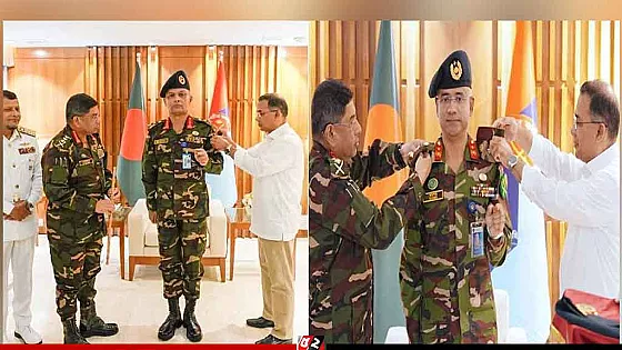 পদোন্নতিপ্রাপ্ত ২ সেনা কর্মকর্তাকে র‌্যাঙ্ক ব্যাজ পরিয়েছেন প্রধানমন্ত্রী 