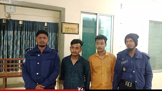 অনুপ্রবেশের দায়ে ২ ভারতীয় যুবকসহ এক বাংলাদেশি আটক