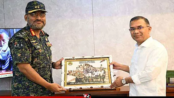 প্রধানমন্ত্রীর সঙ্গে আনসার ও ভিডিপি মহাপরিচালকের সাক্ষাৎ   