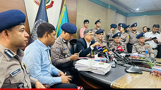 পুলিশের কপালে কালিমার জন্য সে দায়ী নয় : স্বরাষ্ট্রমন্ত্রী